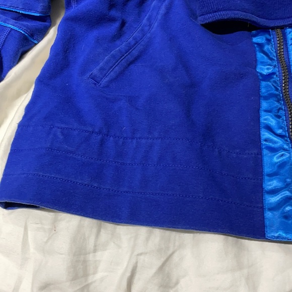 Lululemon 12 royal blue vintage front zip guc - Picture 8 of 11